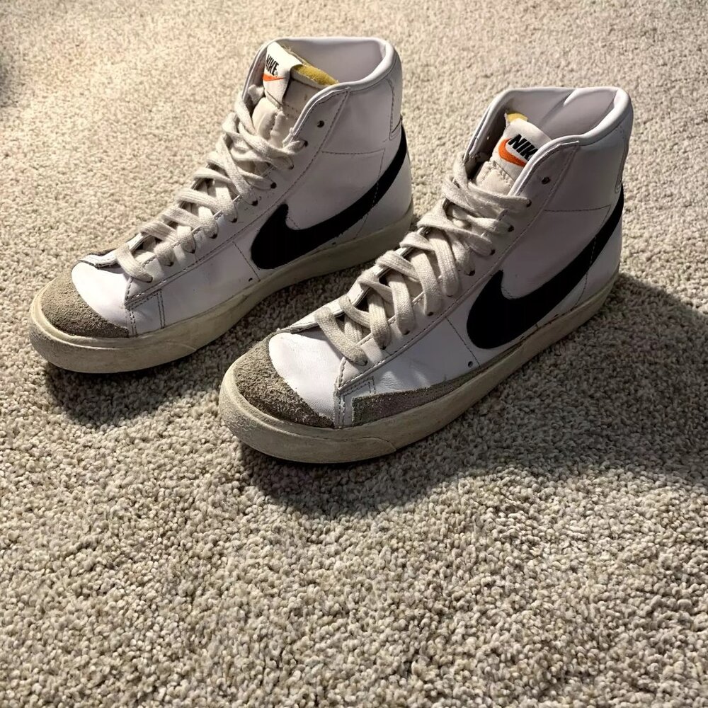 Nike Women's Size 8 Blazer Mid '77 Vintage White Black Sneaker CZ1055-100